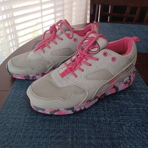 Heeley Shoes Grey With Pink Camo Design